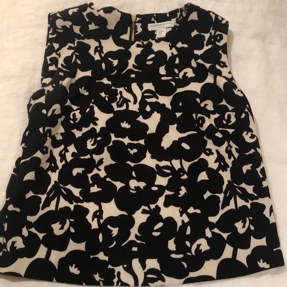 NEVER BEEN WORN: Floral print top